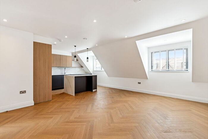 3 Bedroom Flat To Rent In Beechcroft Avenue, London, NW11