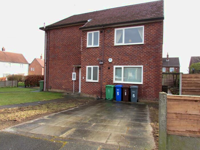 2 Bedroom Ground Flat To Rent In Swithin Road, Woodhouse Park, Manchester, M22