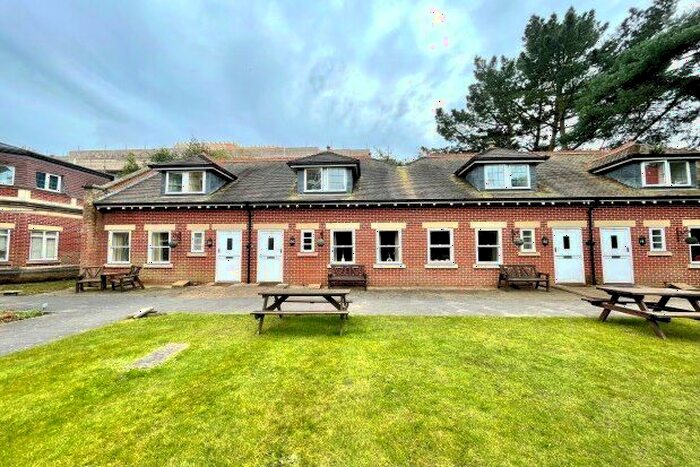 3 Bedroom Cottage To Rent In Roysdean Manor, Bournemouth, BH1