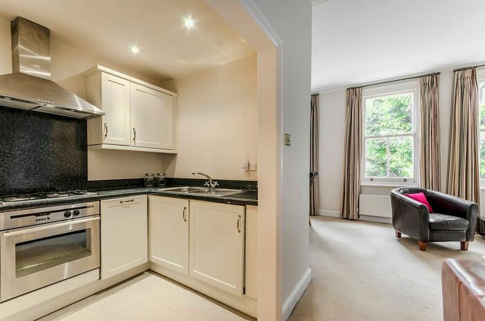 2 Bedroom Flat To Rent In Philbeach Gardens, Earls Court, London, SW5