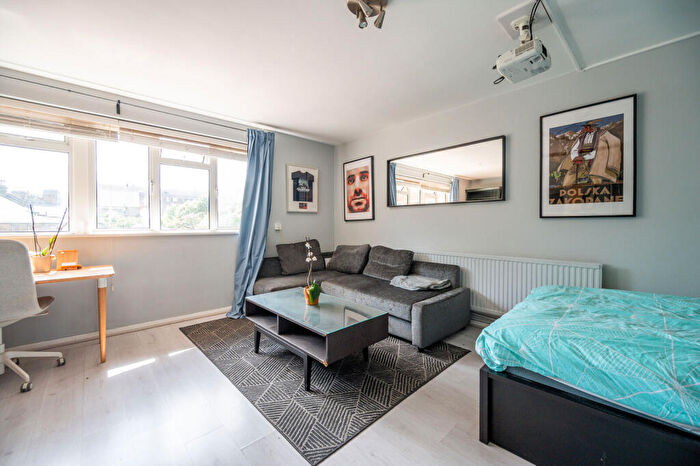 Studio For Sale In Beckway Street, Elephant And Castle, London, SE17