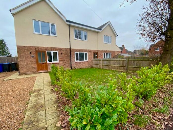 4 Bedroom Detached House To Rent In Deanshanger Road, Old Stratford, Milton Keynes, MK19