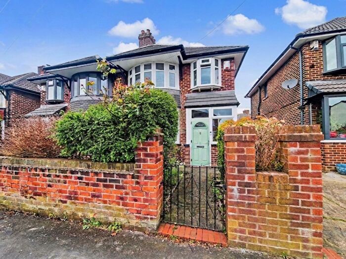 3 Bedroom Semi-Detached House To Rent In Hardmans Road, Whitefield, M45