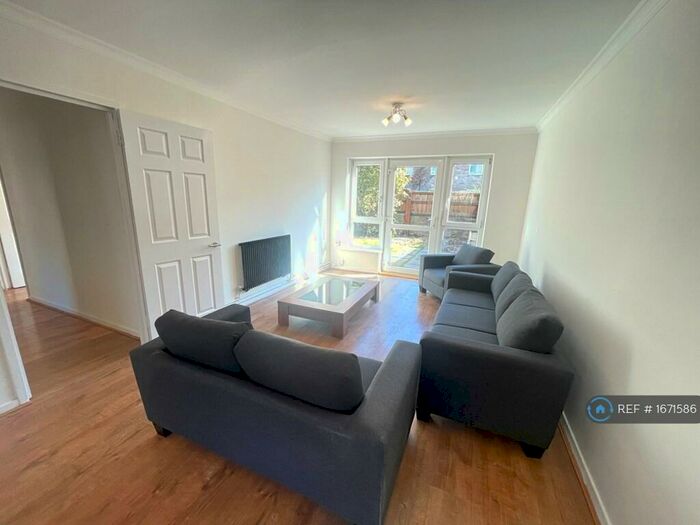 3 Bedroom Flat To Rent In Patrick Connolly Gardens, London, E3