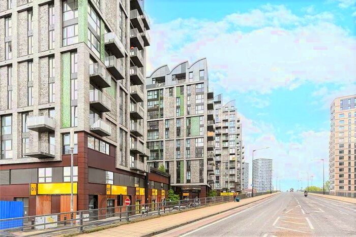 3 Bedroom Penthouse To Rent In Caxton Street North, London, E16