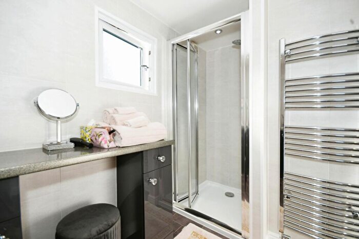 2 Bedroom Bungalow For Sale In Sunningdale Park, Chesterfield, Derbyshire, S42