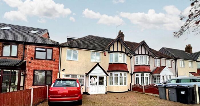 6 Bedroom Semi-Detached House For Sale In Walsall Road, Perry Barr, Birmingham, B42