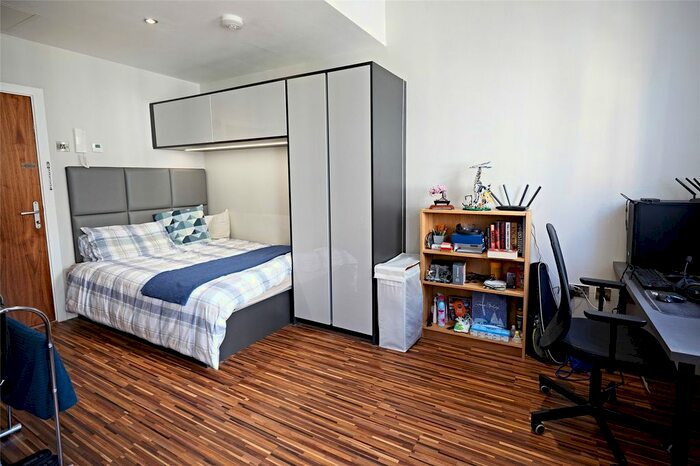 Studio To Rent In Apt, Cross Street #, M2