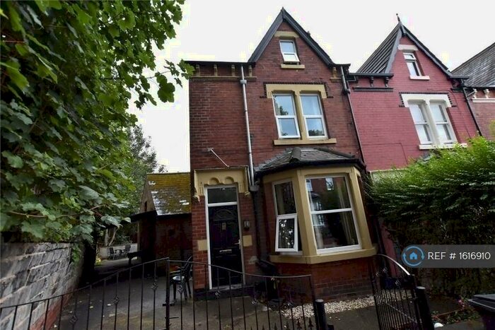 1 Bedroom Flat To Rent In Roundhay Place, Leeds, LS8