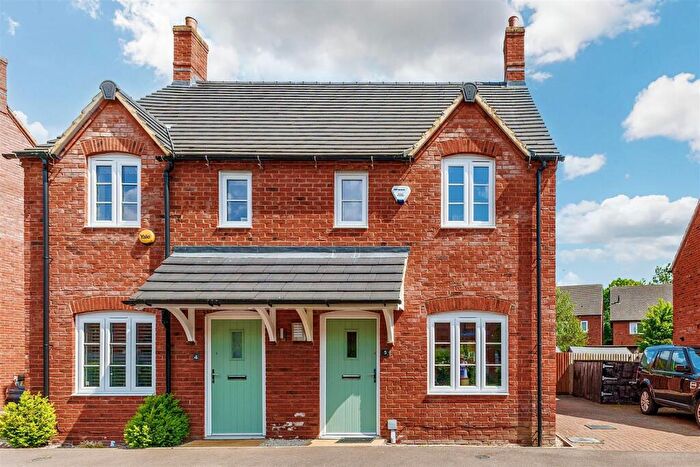 2 Bedroom Semi-Detached House For Sale In Smith Close, Kineton, CV35