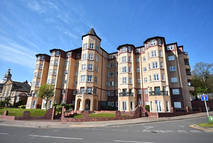 2 Bedroom Flat For Sale In Alexandra Court, The Esplanade, Penarth, CF64