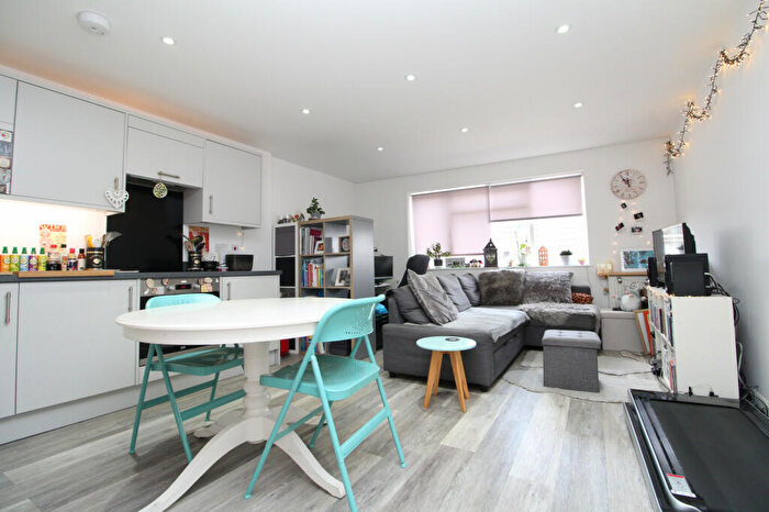 1 Bedroom Apartment To Rent In High Street, Penge, SE20