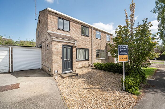 3 Bedroom Semi Detached House For Sale In Sandgate, Stratton St Margaret, Swindon, SN3