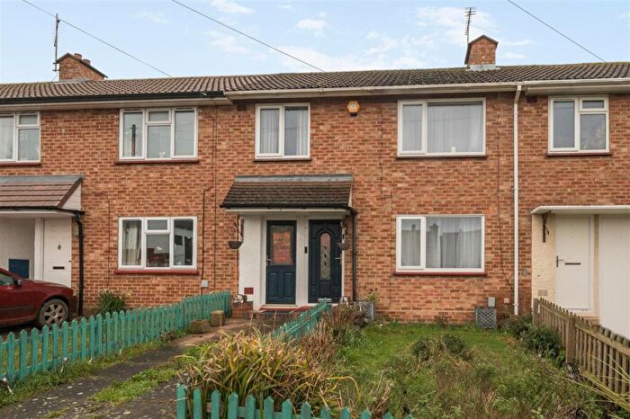 3 Bedroom Terraced House For Sale In Linkway, Bedford, MK41