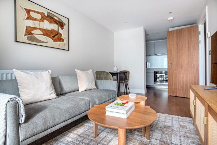 1 Bedroom Apartment To Rent In Whitechapel High Street, London, E1