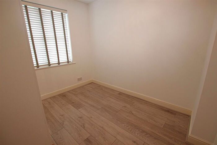 1 Bedroom Flat To Rent In Porlock Place, Calcot, Reading, RG31