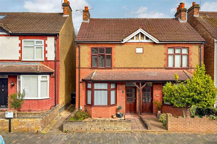 3 Bedroom Semi-Detached House To Rent In Ramsbury Road, St. Albans, Hertfordshire, AL1