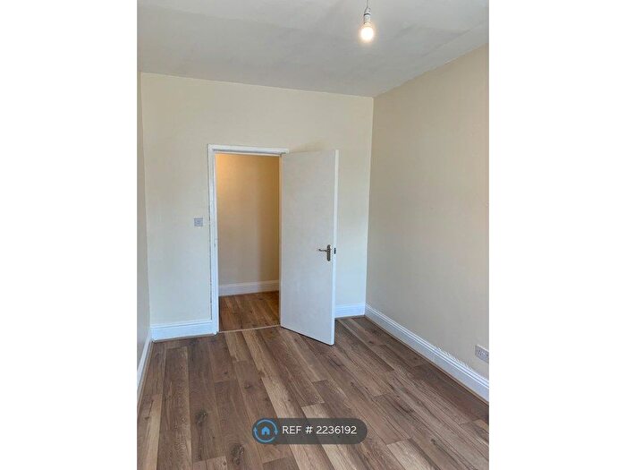 1 Bedroom Flat To Rent In Southmoor Road, Hemsworth, Pontefract, WF9
