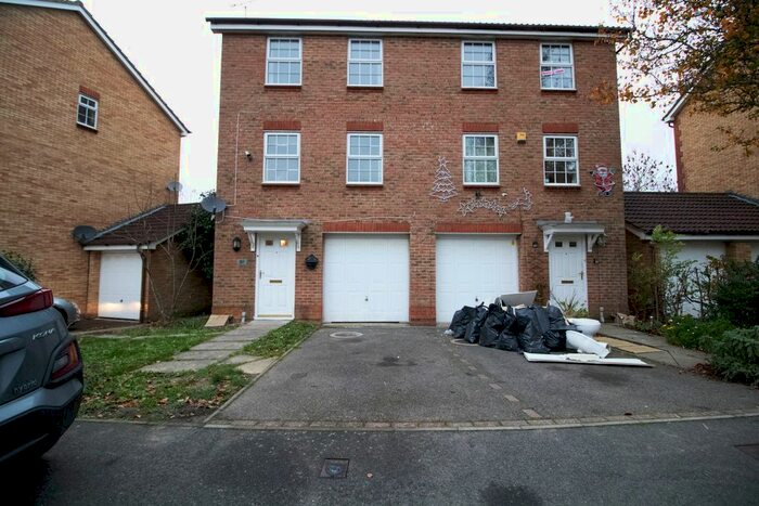 3 Bedroom Semi-Detached House To Rent In Hillbrow Lane, Ashford, TN23
