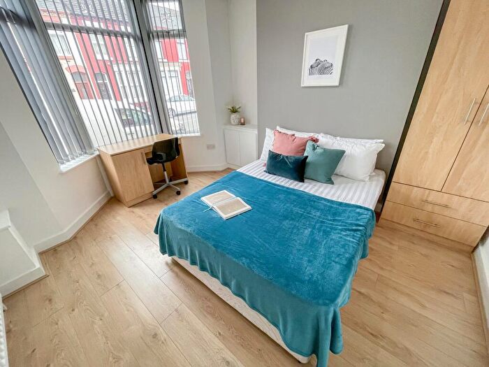 5 Bedroom Terraced House To Rent In Molyneux Road, L6