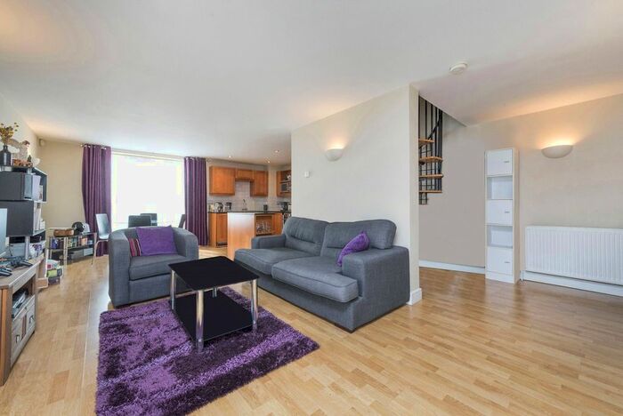 2 Bedroom Flat To Rent In Florin Court, Tanner Street, SE1