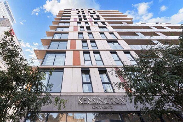 Apartment To Rent In Kensington Apartments, Commercial Road, Aldgate, E1