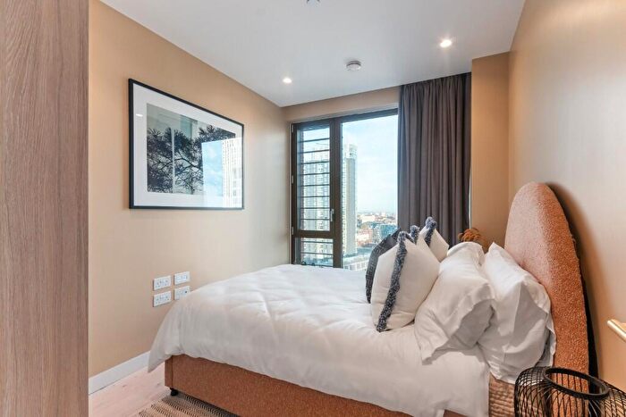 2 Bedroom Apartment To Rent In The Arc, City Road, London, EC1V