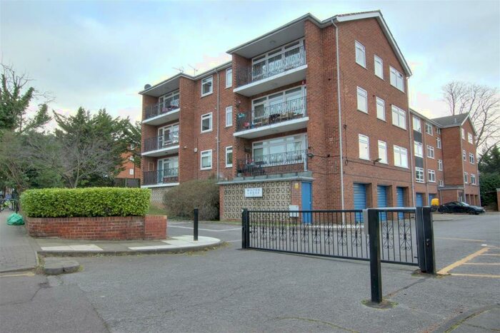 2 Bedroom Flat To Rent In Station Road, London, N21