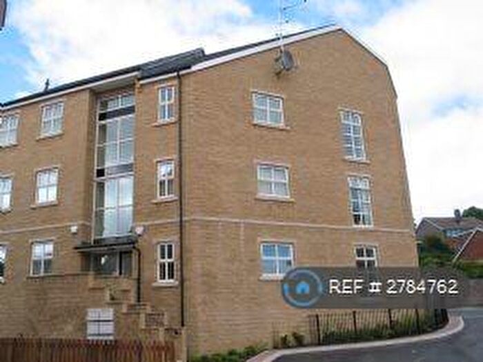 2 Bedroom Flat To Rent In Briarmains, Thornton, Bradford, BD13