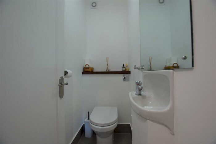 3 Bedroom Flat To Rent In Tenterden Grove, London, NW4