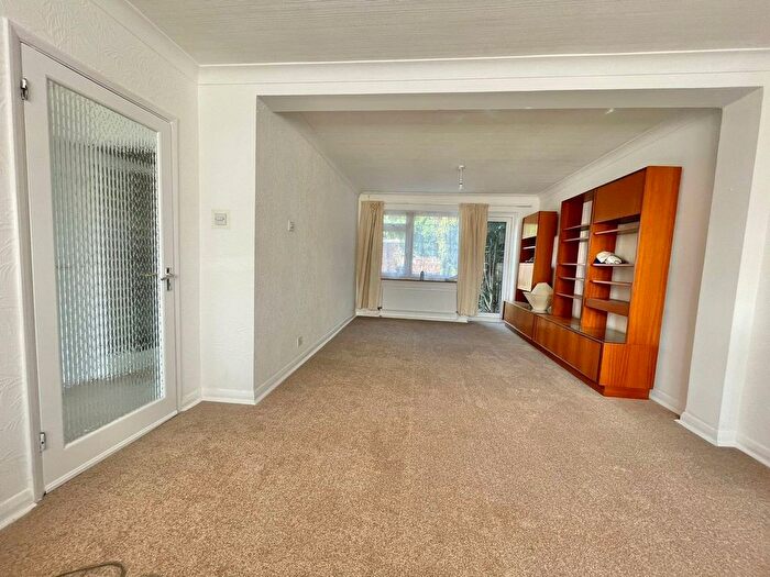 4 Bedroom Semi-Detached House To Rent In Fairmead Close, Hounslow, TW5