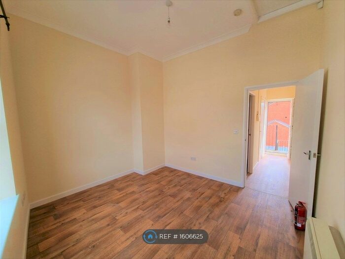 Studio To Rent In Broad Street, Parkgate, Rotherham, S62