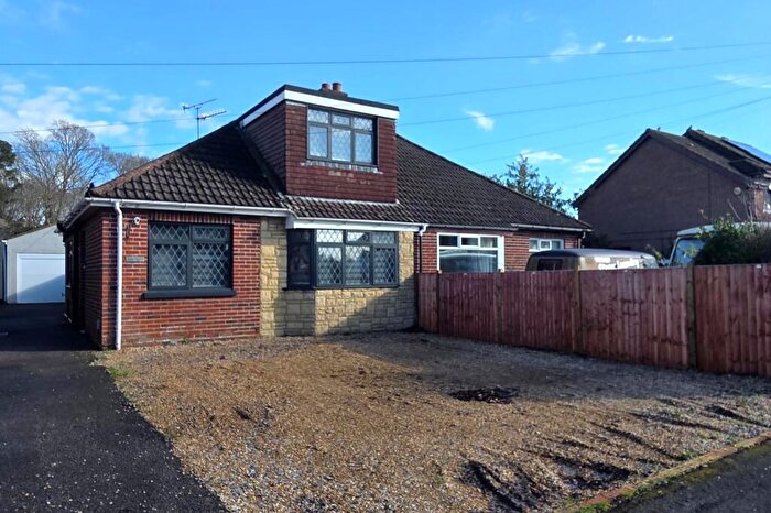 3 Bedroom Semi-Detached Bungalow For Sale In Fareham Park Road, Fareham, PO15
