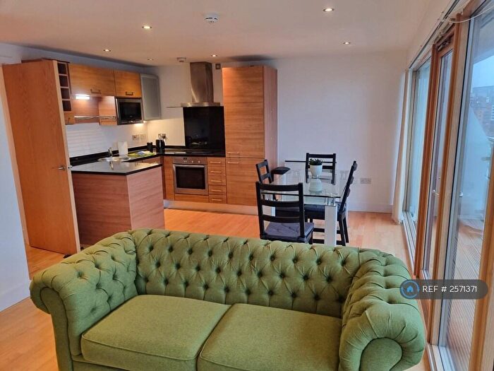 2 Bedroom Flat To Rent In Chadwick Street, Hunslet, Leeds, LS10