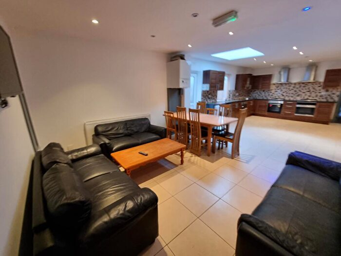 8 Bedroom Semi-Detached House To Rent In Oak Tree Lane, Selly Oak, Birmingham, B29