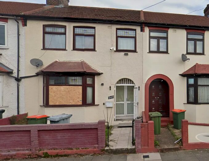 4 Bedroom Terraced House To Rent In Roman Road, London, E6