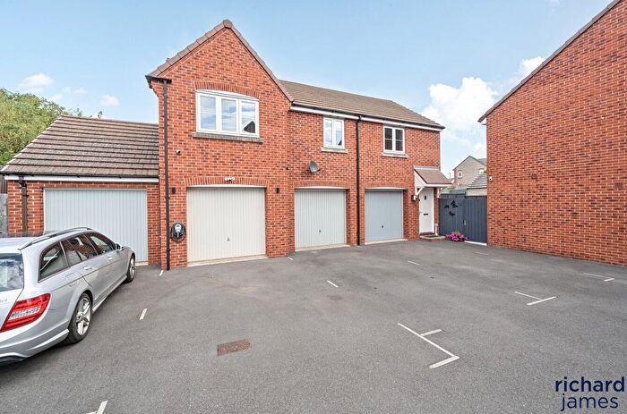 2 Bedroom Detached House For Sale In South View, Purton, SN5