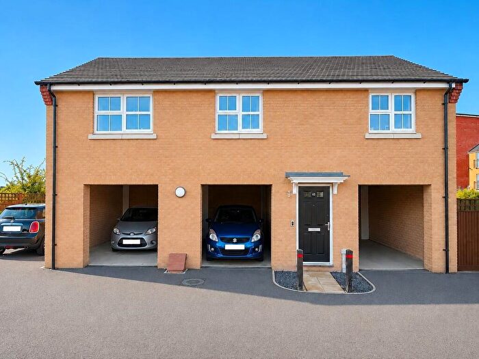 2 Bedroom Coach House For Sale In Tavener Drive, Biggleswade, Bedfordshire, SG18