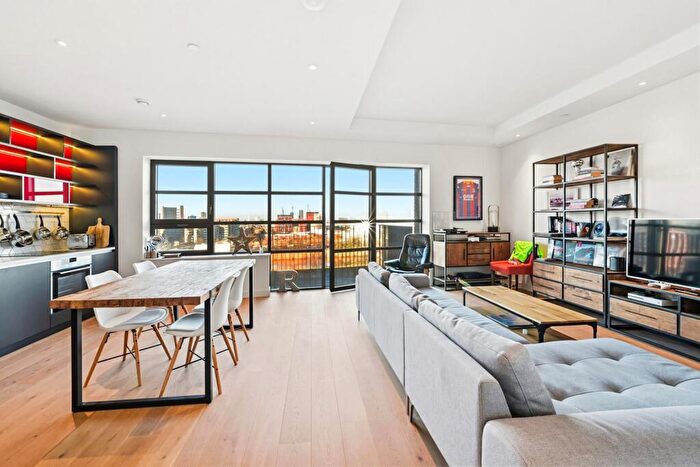 2 Bedroom Apartment For Sale In Kent Building, Hope Street, E14