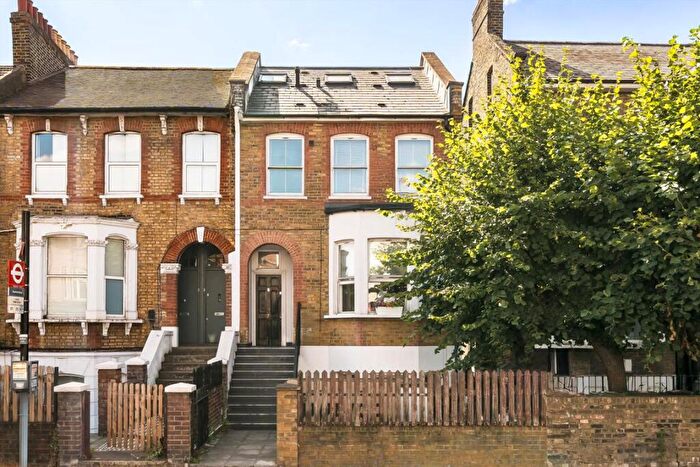 2 Bedroom Flat For Sale In Brockley Road, Brockley, SE4