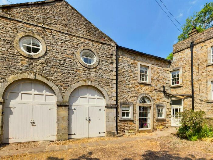 4 Bedroom Character Property For Sale In Fremington, Richmond, DL11