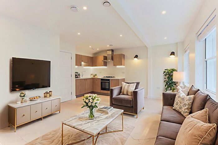 1 Bedroom Flat To Rent In Gerrard Street, London, Greater London, Soho, W1D