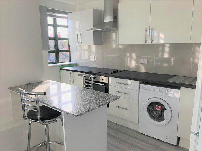 2 Bedroom Flat To Rent In Mumford Road, Herne Hill, London, SE24