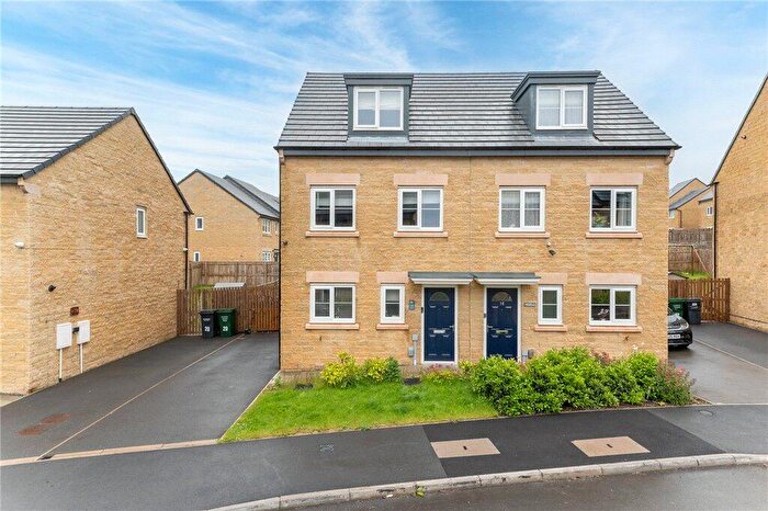 3 Bedroom Semi Detached House For Sale In Cote Meadows, Allerton, Bradford, West Yorkshire, BD15