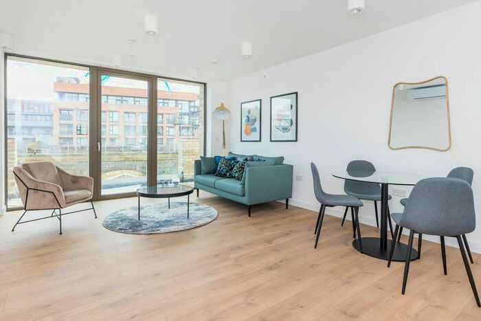 2 Bedroom Flat To Rent In Helmsley Place, London Fields, E8