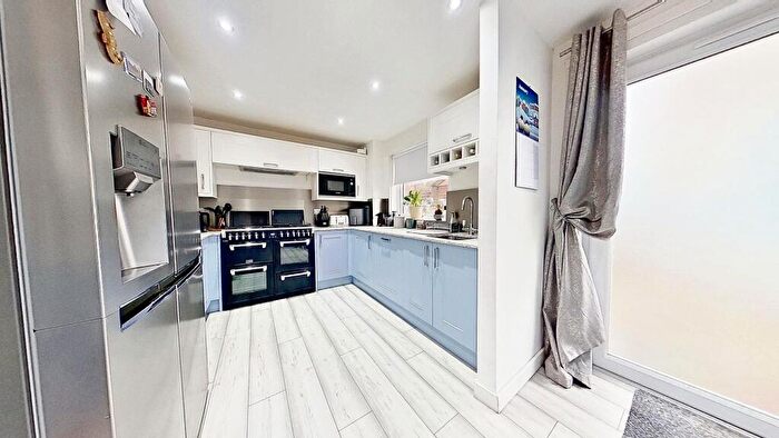 3 Bedroom Terraced House For Sale In Hillview Place, Broxburn, EH52