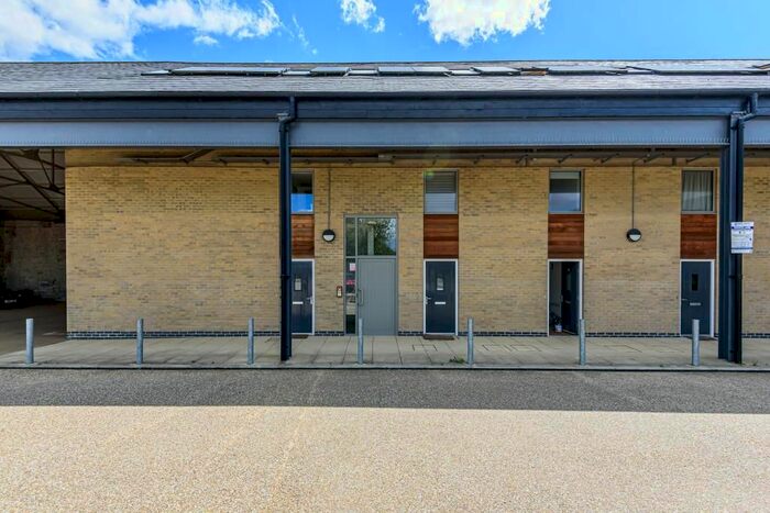 1 Bedroom Flat To Rent In Chain Testing House, SN2