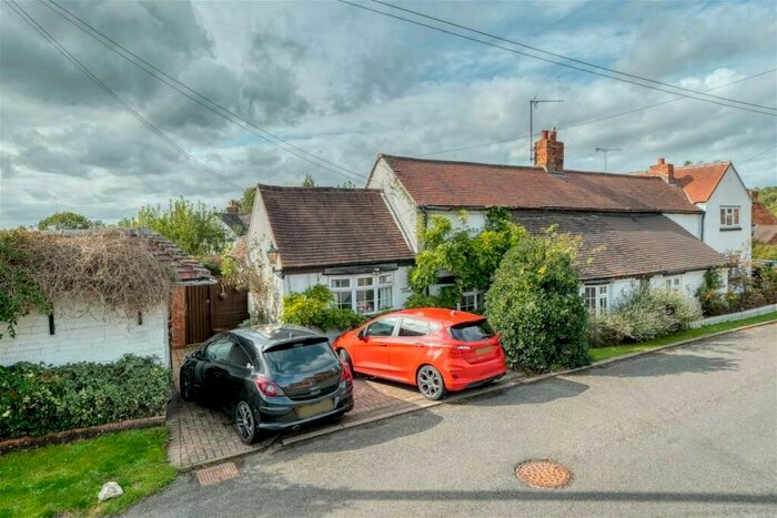 3 Bedroom Semi-Detached House To Rent In Weavers Hill, Hunt End, Redditch, Worcestershire, B97