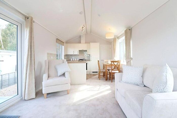 2 Bedroom Park Home For Sale In Burringham Road, Scunthorpe, DN17