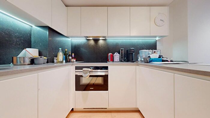 1 Bedroom Flat For Sale In Landmark Pinnacle, Marsh Wall, Canary Wharf, E14
